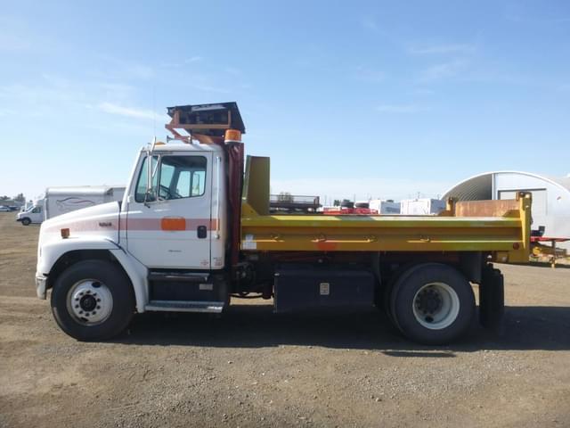 Image of Freightliner FL70 equipment image 4