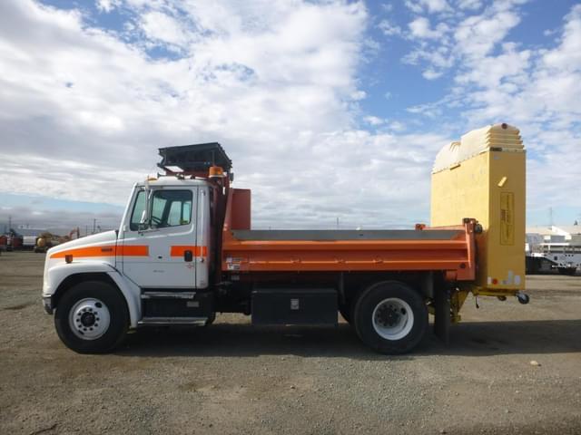 Image of Freightliner FL70 equipment image 4