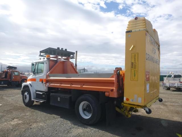 Image of Freightliner FL70 equipment image 3