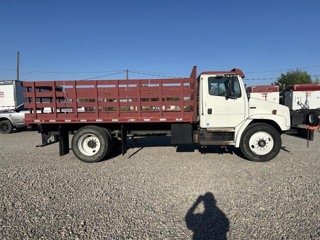 Image of Freightliner FL70 equipment image 3