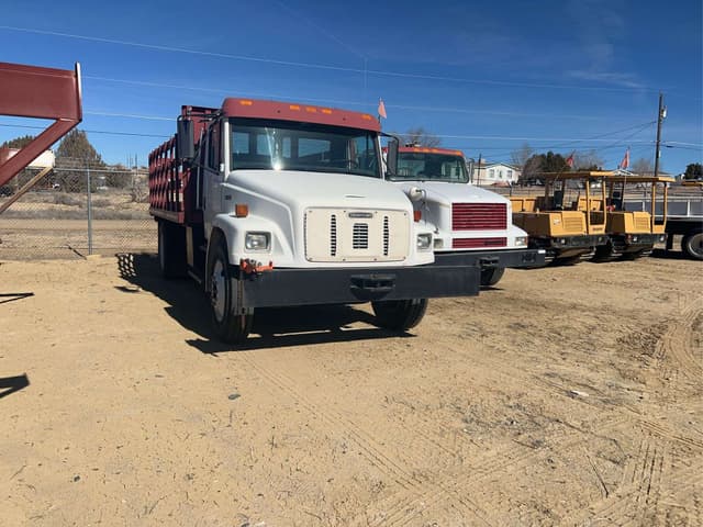 Image of Freightliner FL70 equipment image 2