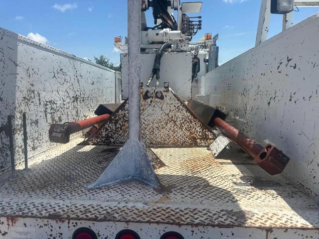 Image of Freightliner FL70 equipment image 4