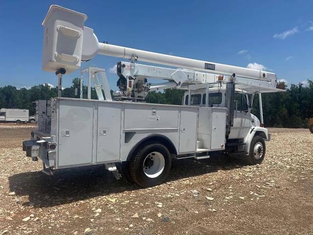Image of Freightliner FL70 equipment image 2