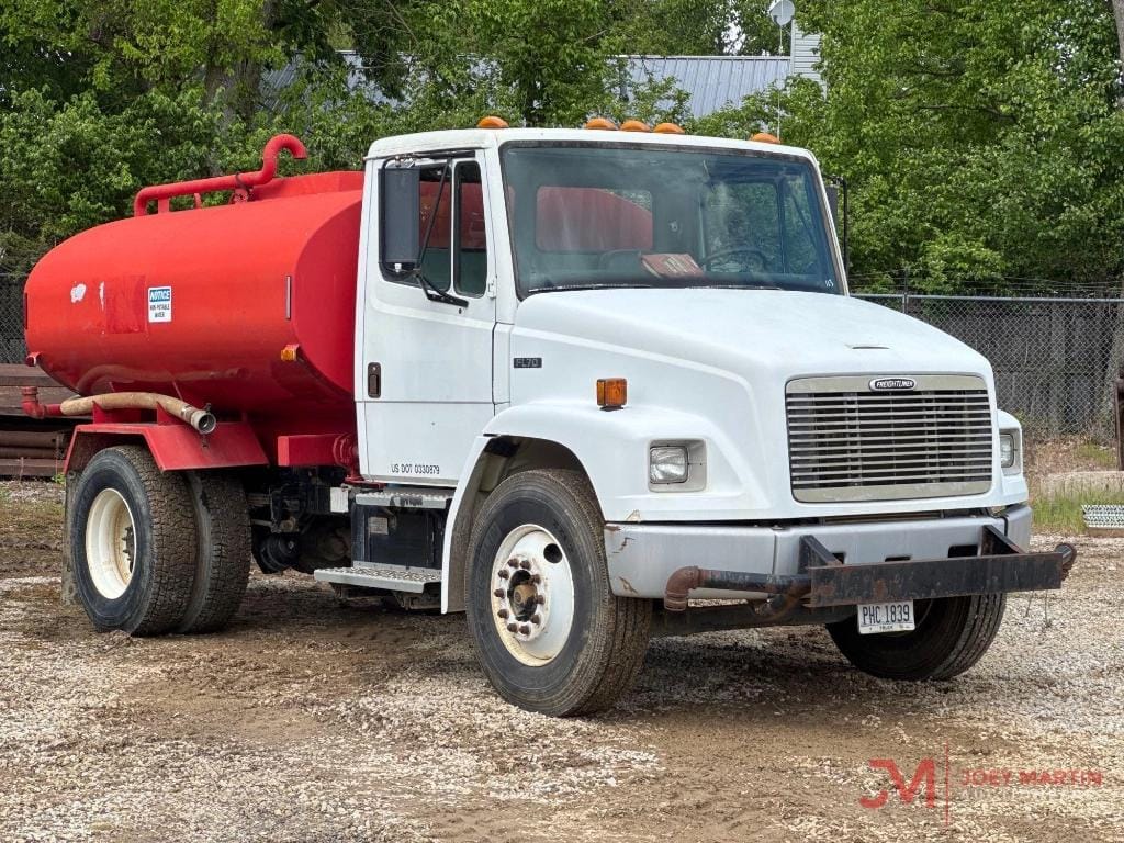 2001 Freightliner FL70 Equipment Image0