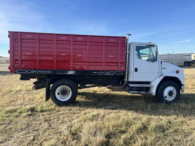 Image of Freightliner FL70 equipment image 3