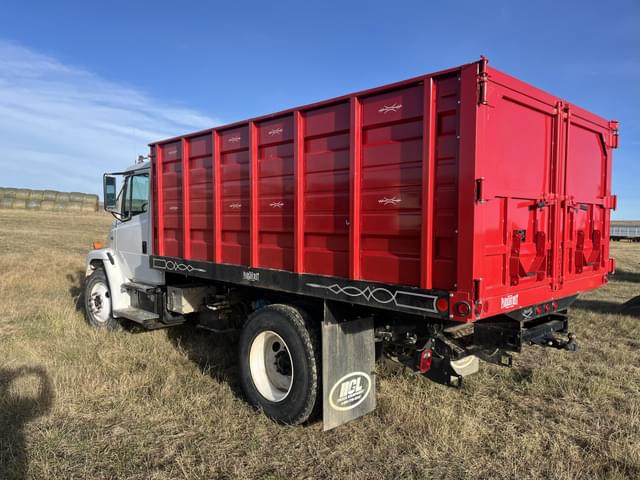 Image of Freightliner FL70 equipment image 4