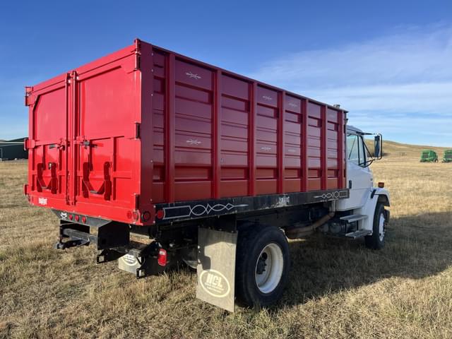 Image of Freightliner FL70 equipment image 2