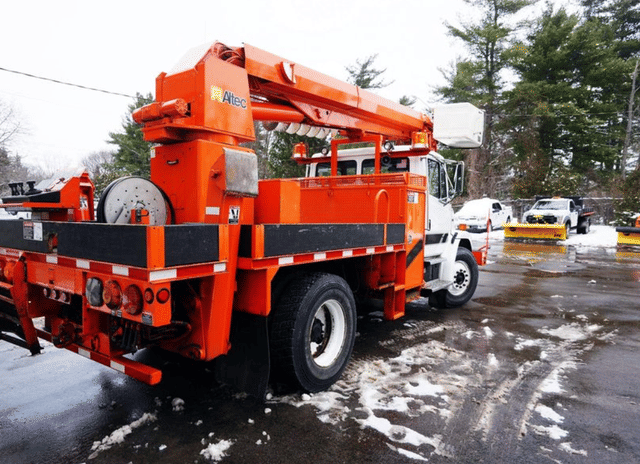 Image of Freightliner FL80 equipment image 4