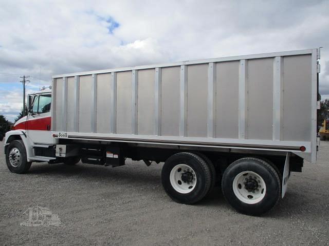 Image of Freightliner FL80 equipment image 4