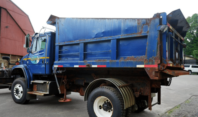 Image of Freightliner FL80 equipment image 3