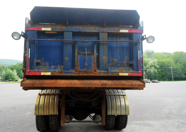Image of Freightliner FL80 equipment image 4