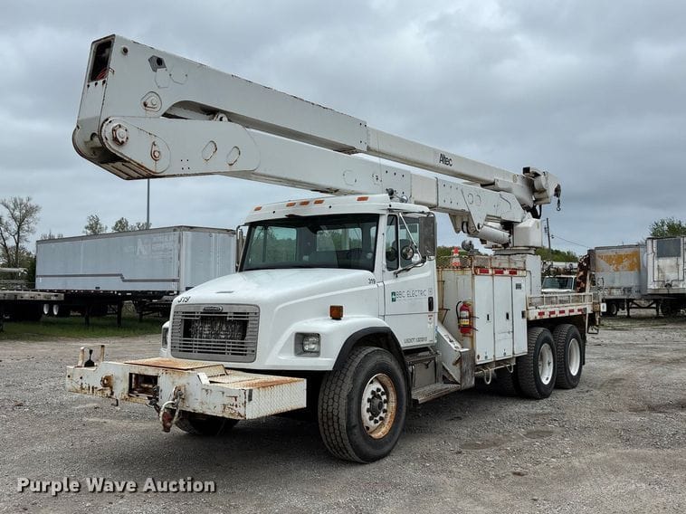 2001 Freightliner FL80 Equipment Image0
