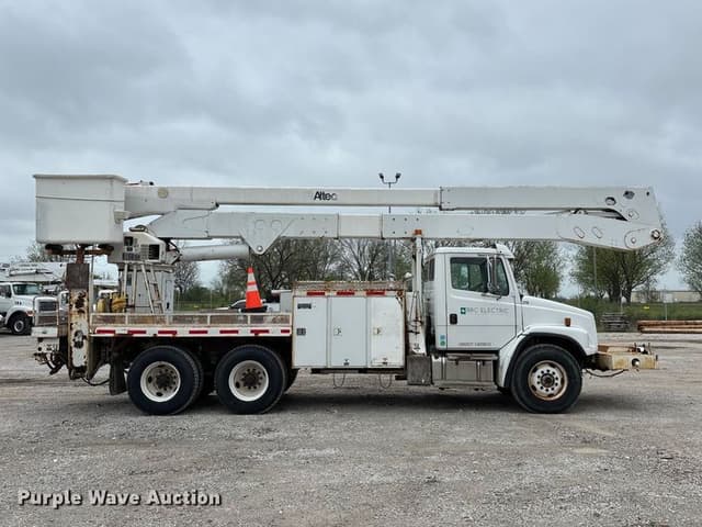 Image of Freightliner FL80 equipment image 3