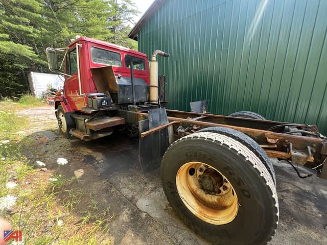 Image of Freightliner FL80 equipment image 1
