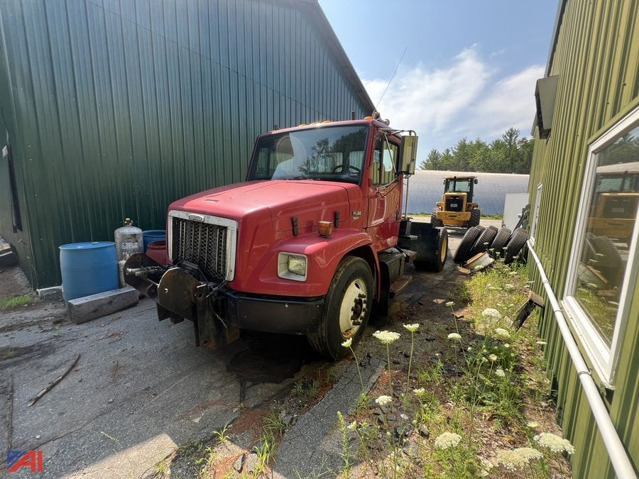 2001 Freightliner FL80 Equipment Image0