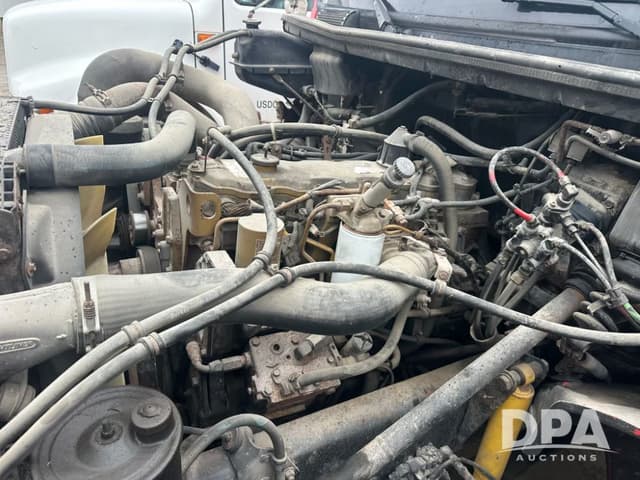 Image of Freightliner FL80 equipment image 4