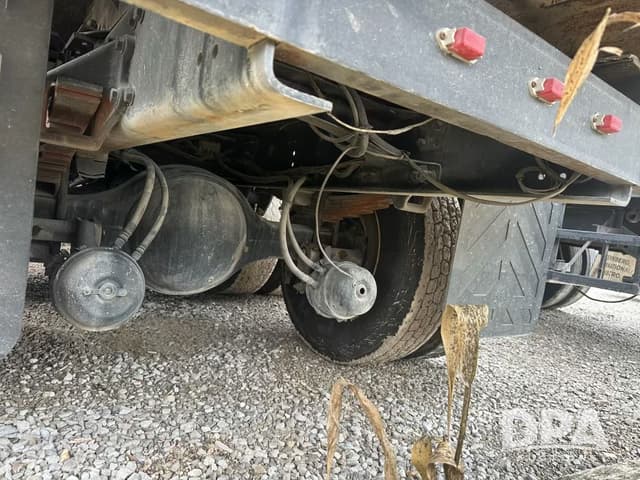 Image of Freightliner FL80 equipment image 3