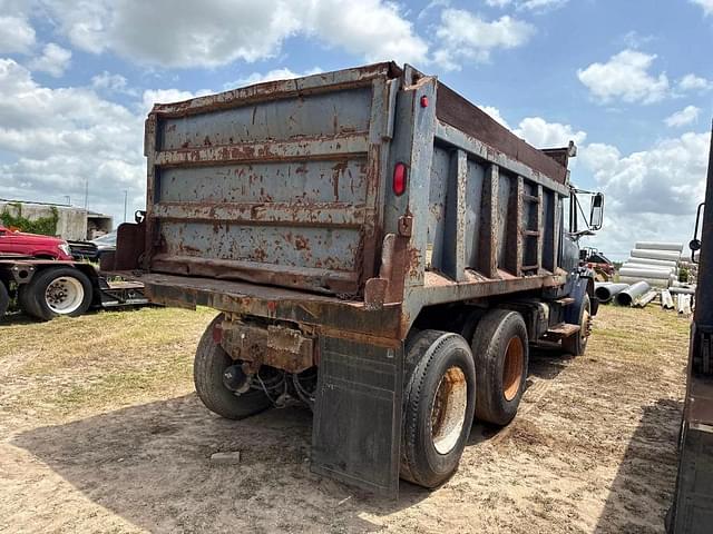 Image of Freightliner FL80 equipment image 4