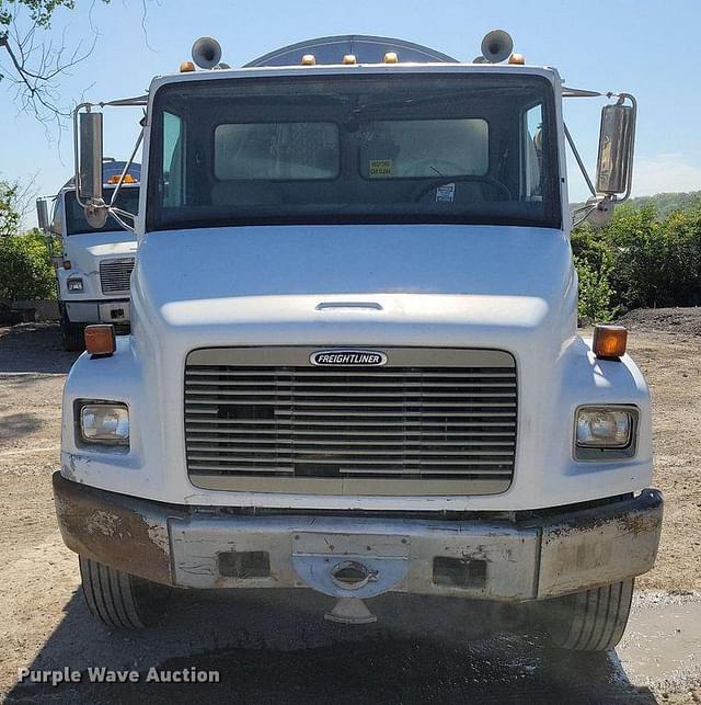 Image of Freightliner FL80 equipment image 1