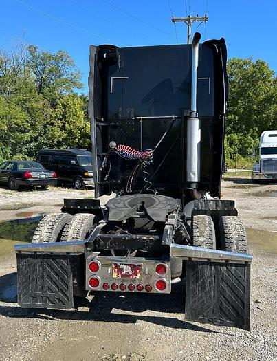 Image of Freightliner FLD120 equipment image 3