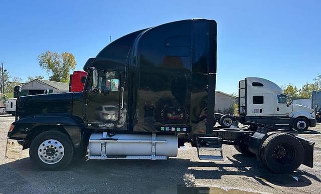 Image of Freightliner FLD120 equipment image 1