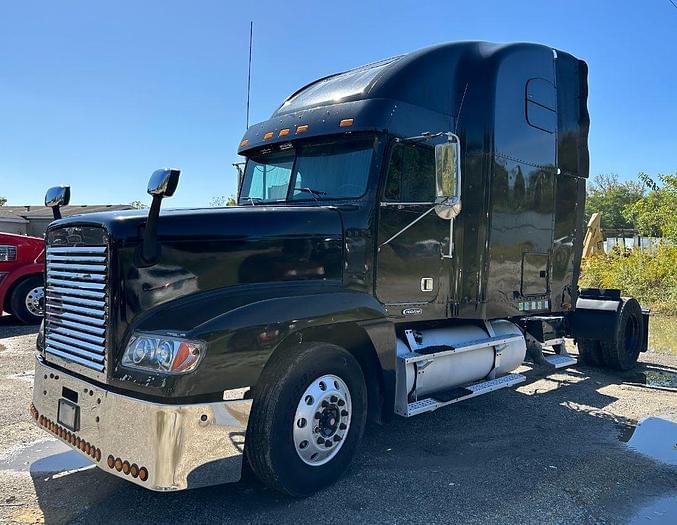 Image of Freightliner FLD120 Primary image