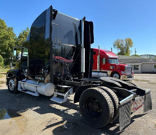 Image of Freightliner FLD120 equipment image 2