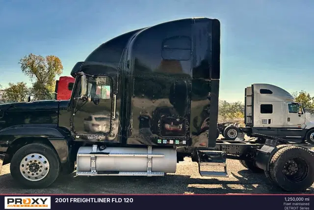 Image of Freightliner FLD120 equipment image 1