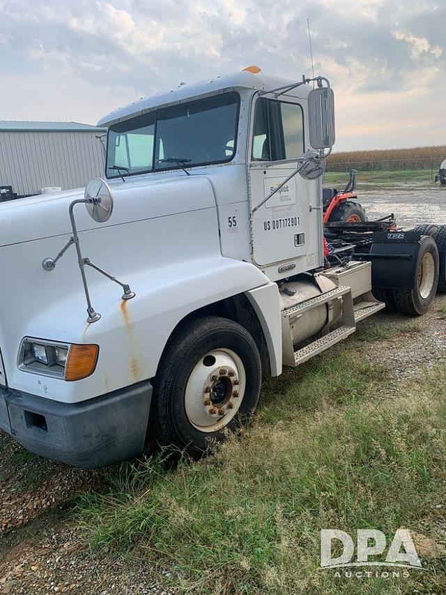 Image of Freightliner FLD120 equipment image 1