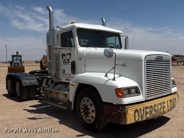 Image of Freightliner FLD equipment image 2