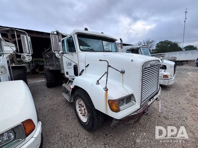 Image of Freightliner FLD112 equipment image 2