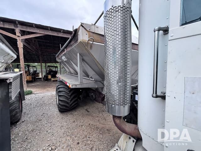 Image of Freightliner FLD112 equipment image 4