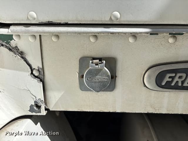 Image of Freightliner FLD112 equipment image 4