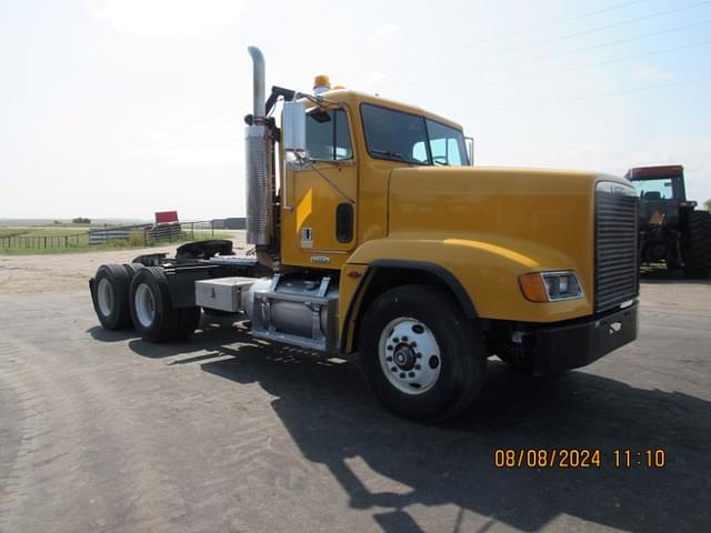 Image of Freightliner FLD120 equipment image 1