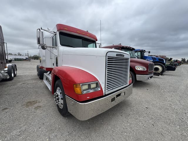 Image of Freightliner FLD120 equipment image 4