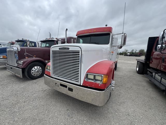 Image of Freightliner FLD120 equipment image 1