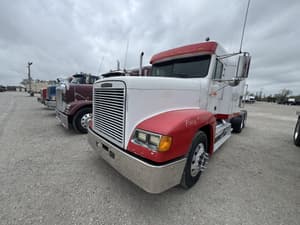 2001 Freightliner FLD120 Image
