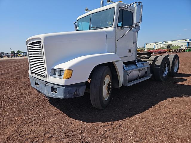 Image of Freightliner FLD120 equipment image 2