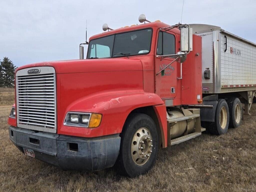 Image of Freightliner FLD120 Primary image