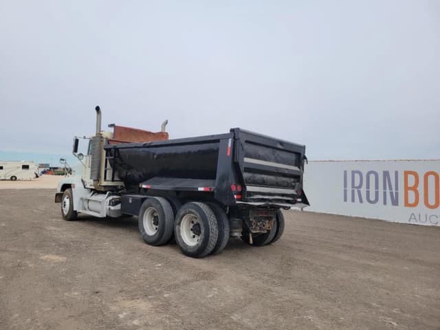 Image of Freightliner FLD120 equipment image 2