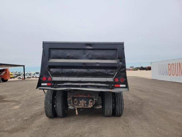 Image of Freightliner FLD120 equipment image 3