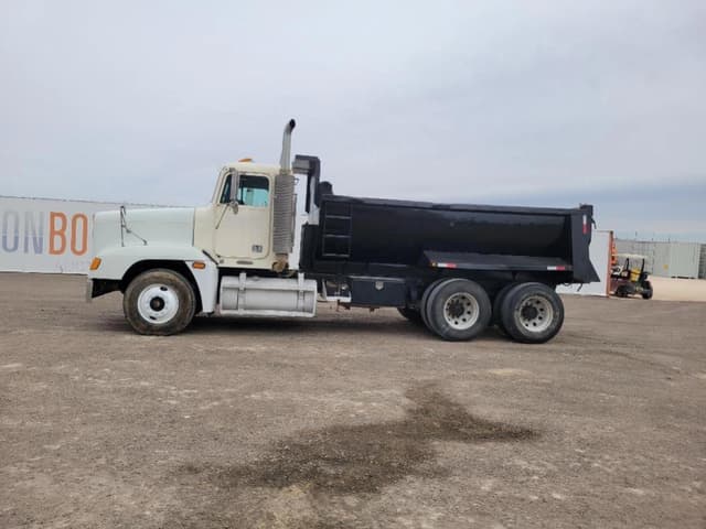 Image of Freightliner FLD120 equipment image 1