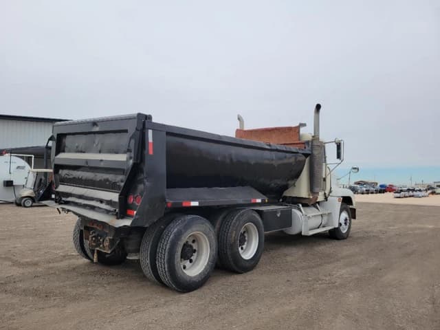 Image of Freightliner FLD120 equipment image 4