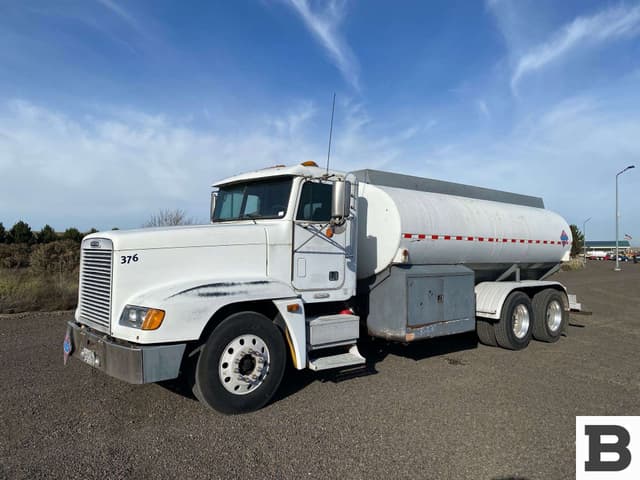Image of Freightliner FLD120 equipment image 1