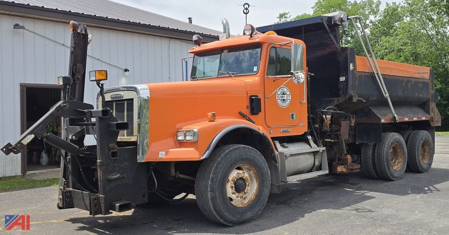 2001 Freightliner FLD120SD Equipment Image0
