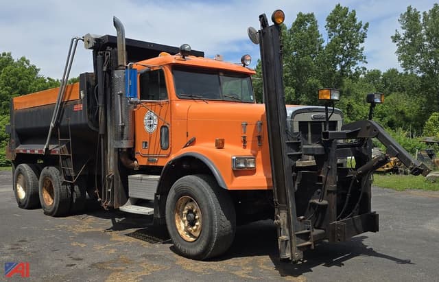 Image of Freightliner FLD120SD equipment image 1