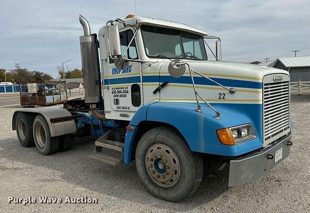 Image of Freightliner FLD120 equipment image 2