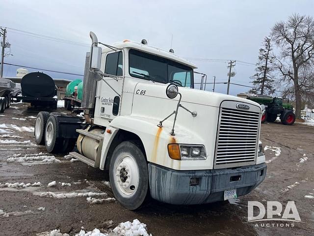 Image of Freightliner FLD120 equipment image 4