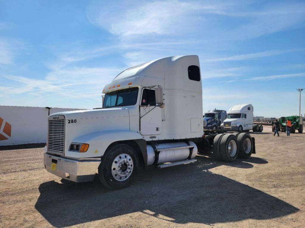 2001 Freightliner FLD120 Equipment Image0