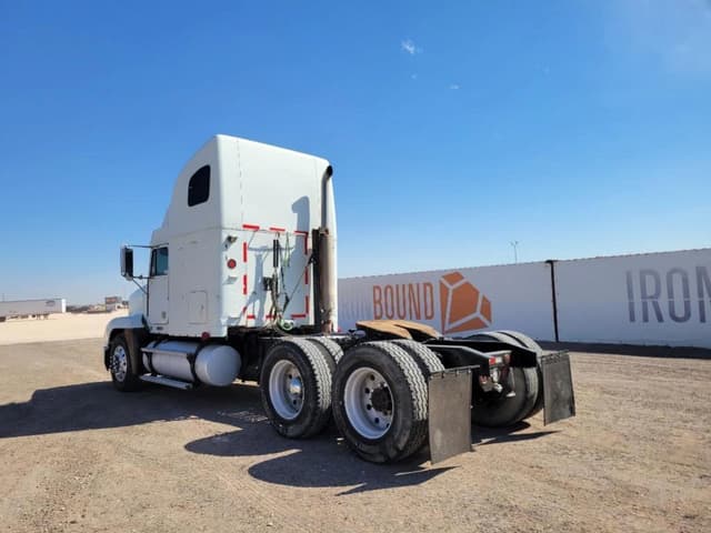 Image of Freightliner FLD120 equipment image 2